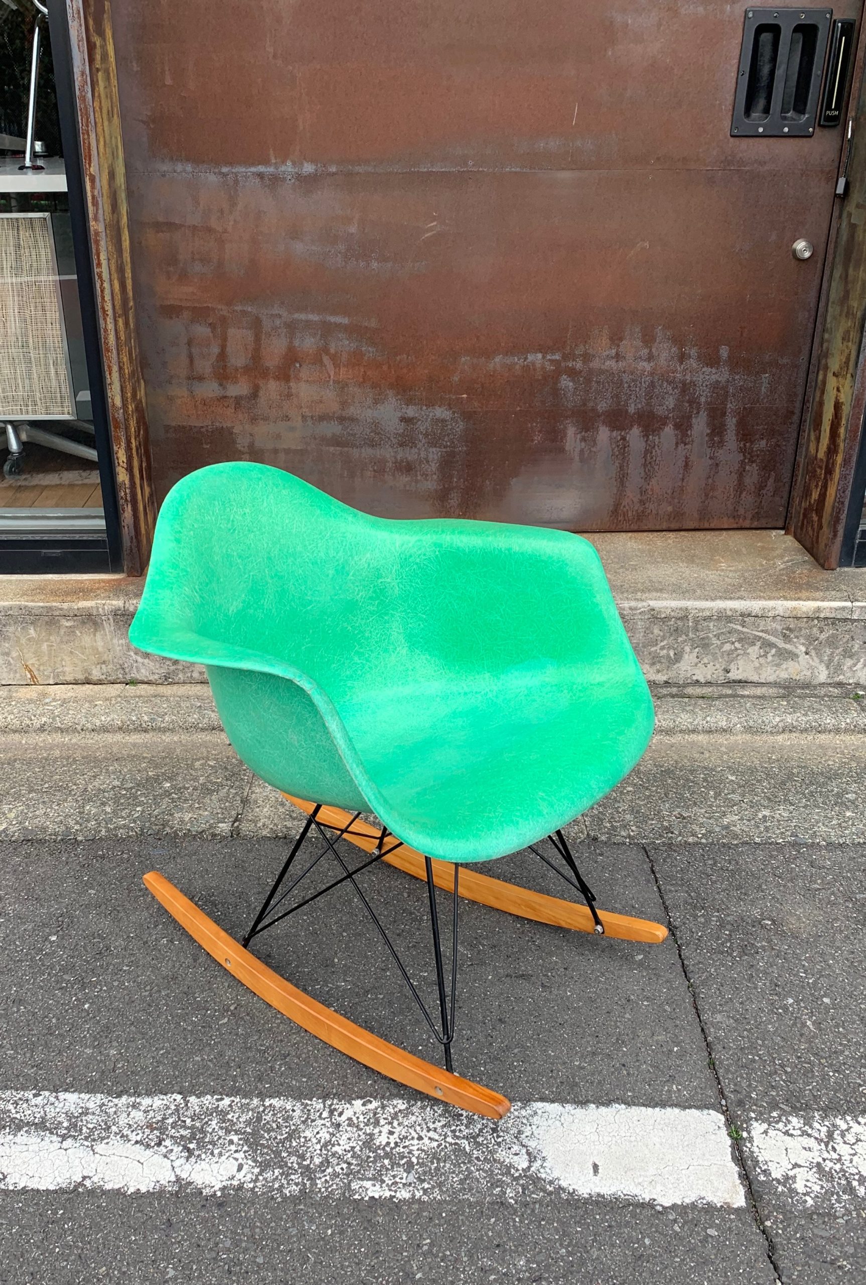 Eames Arm Chair Rocker-Base Cadmium Green. - Kathedra