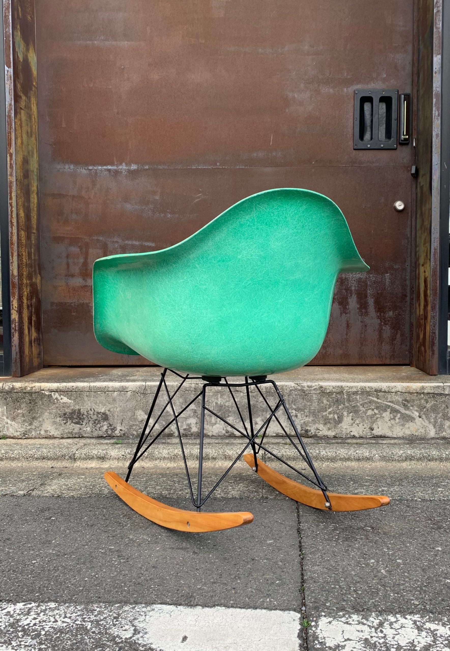 Eames Rocker Green Eames Arm Chair Rocker-Base Cadmium Green. - Kathedra